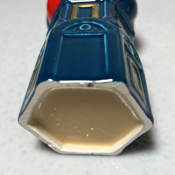 Ceramic and Hand Painted Figurine Gold Trim - Picture 6 of 6